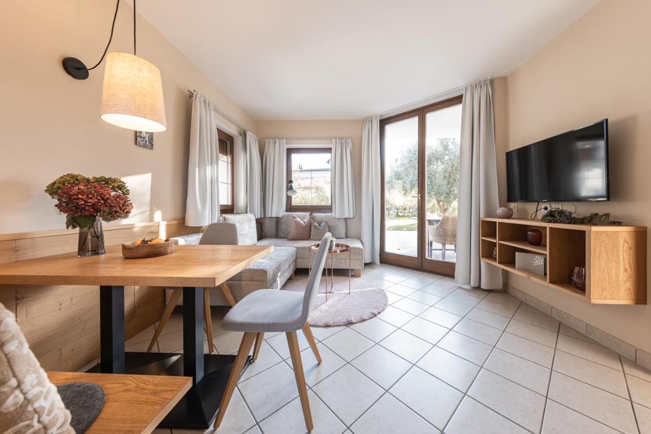 Weingut Weidlhof - Suite & Breakfast - Vacation For Wine Lovers Caldaro Exterior foto